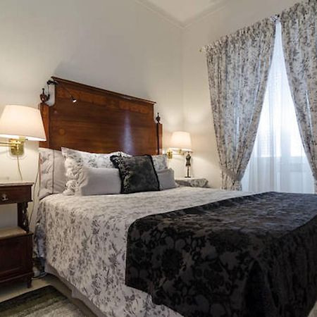 Casa Amarela Guesthouse ลากอส ภายนอก รูปภาพ