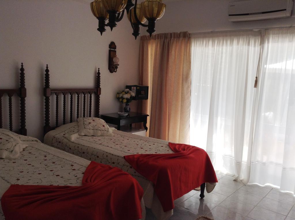 Casa Amarela Guesthouse ลากอส ภายนอก รูปภาพ