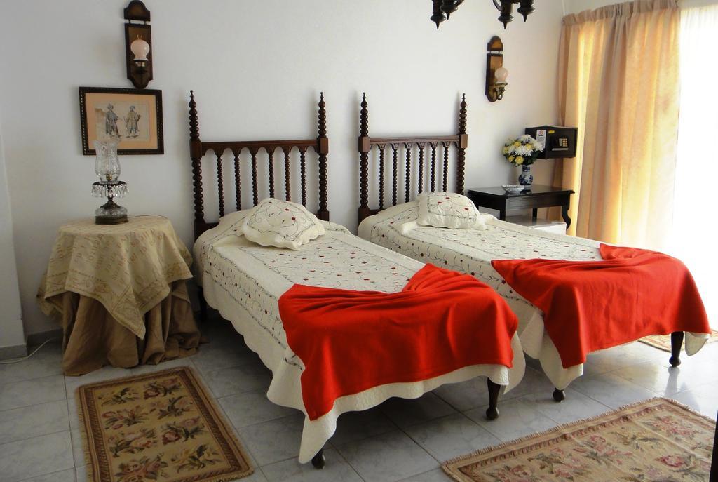 Casa Amarela Guesthouse ลากอส ภายนอก รูปภาพ