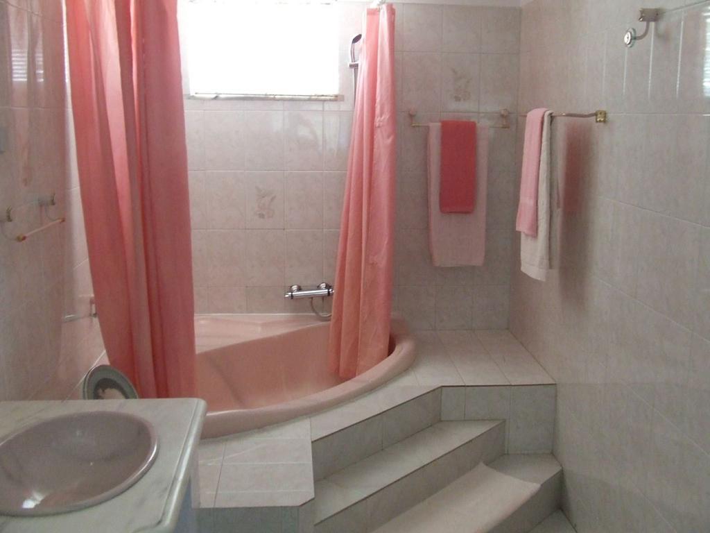 Casa Amarela Guesthouse ลากอส ห้อง รูปภาพ
